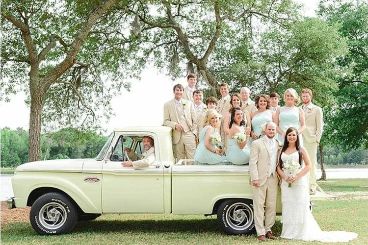 07 wedding party sitting on back of pickup truck
