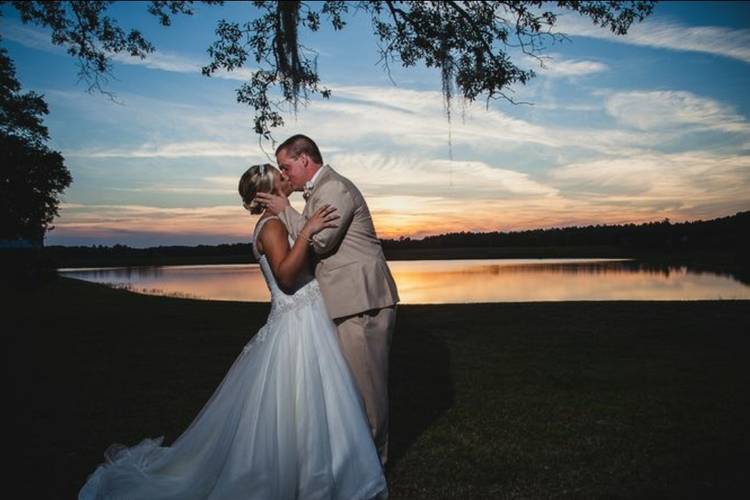 06 bride and groom kissing at sunset